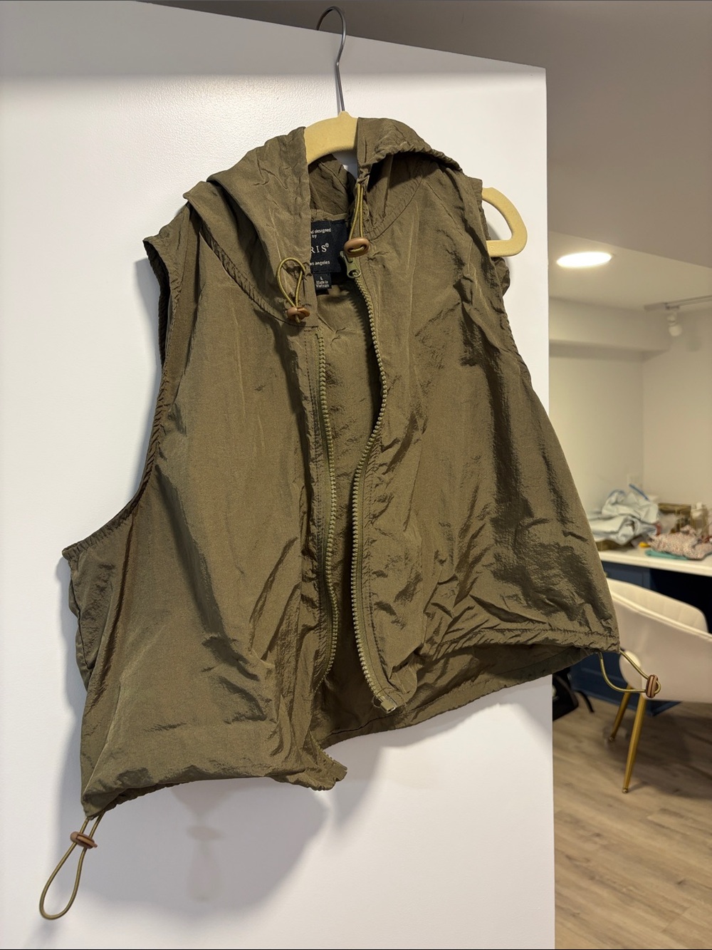 iris Hooded Utility Vest in Olive